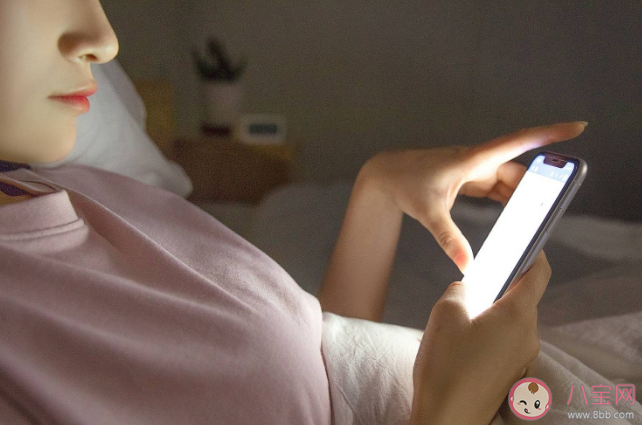 刷社交媒体会影响睡眠吗 社交媒体和睡眠障碍有关系吗