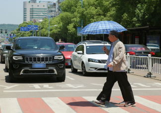 礼让行人该不该被取消 如何看待礼让行人的规定