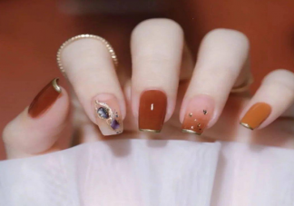 做美甲后长出灰指甲是怎么回事 做美甲对指甲有什么伤害