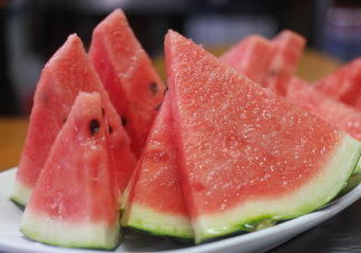 今年的西瓜涨价了吗 如何挑到新鲜的西瓜