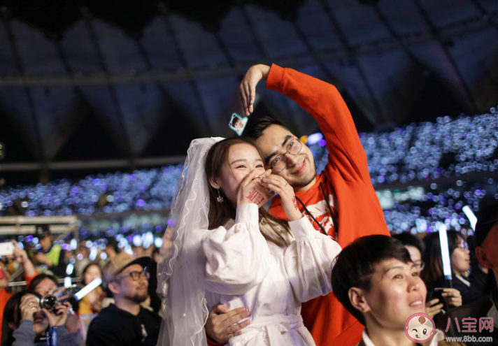 演唱会现场能不能求婚 演唱会带火了哪些产业