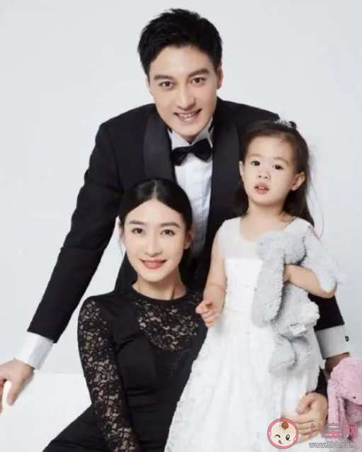 陶昕然发博寻5年前飞机邻座男士 电影《夹缝之间》讲的是什么