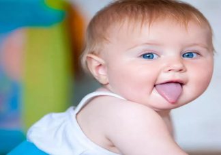 14个月的娃爱吐舌头会影响长牙吗 孩子爱吐舌头是什么原因