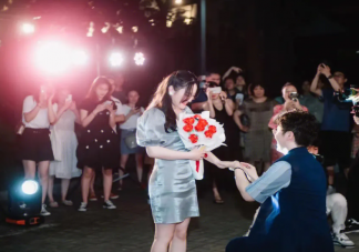你能接受当众求婚吗 当众求婚是不是道德绑架