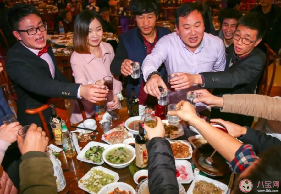女儿在爸爸朋友圈发长文拜托别劝酒 你怎么看待酒桌文化