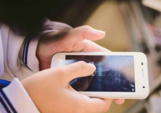 无意识刷手机的危害有多大 刷手机一天最多几个小时