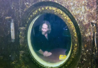 美国教授称海底住95天后年轻10岁 在水下生活能变年轻吗