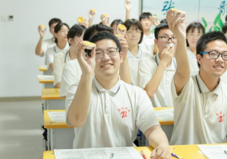 高三班主任花式应援为考生减压 高考前如何减压