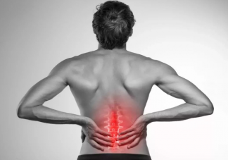 腰肌劳损为什么盯上了年轻人 这些信号是腰椎在报警