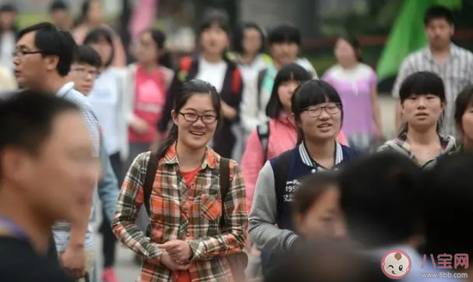 男孩打印巨型准考证防丢 高考准考证丢失怎么办