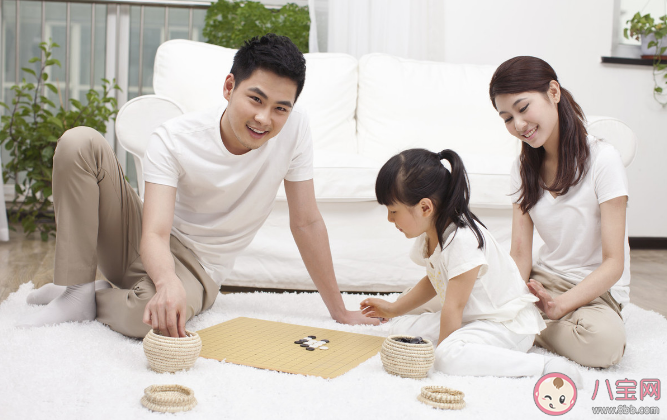 为啥总让孩子觉得对不起父母 愧疚式教育对孩子有什么危害 为啥总让孩子觉得对不起父母 愧疚式教育对孩子有什么危害