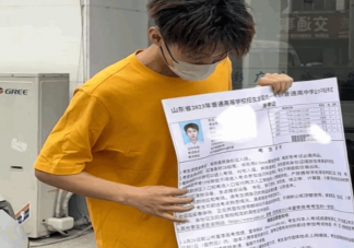 男孩打印巨型准考证防丢 高考准考证丢失怎么办