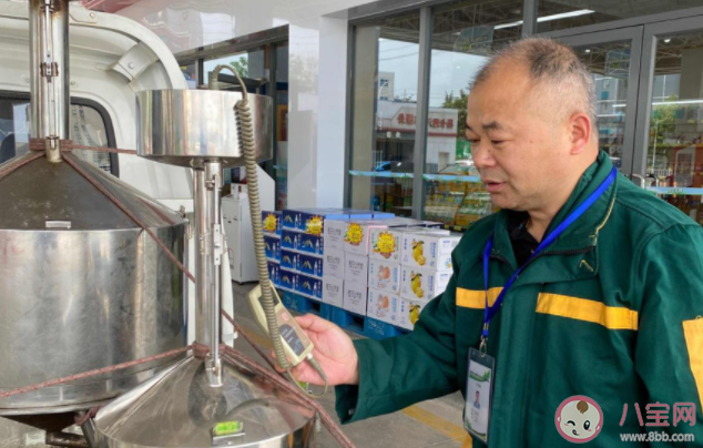 50升油箱为什么能加55升油 汽车加油要加很满吗