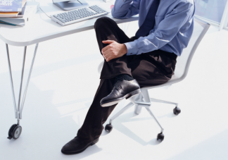 跷二郎腿会让脸变大吗 跷二郎腿会导致高血压吗