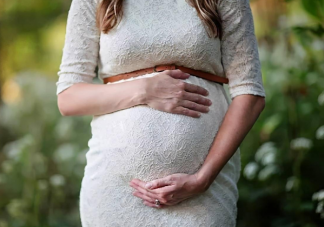 年轻人不想生是因成本还是观念 年轻人不想生是自私吗