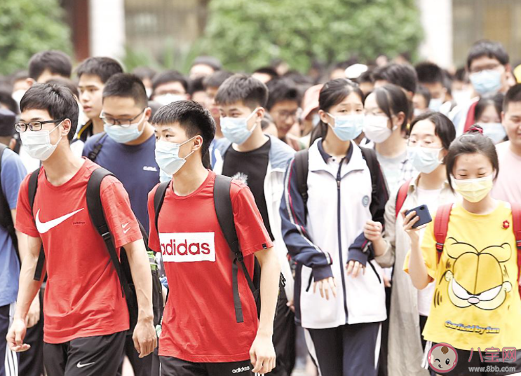 女儿高考完提出3个要求妈妈崩溃 如何看待该女儿的要求