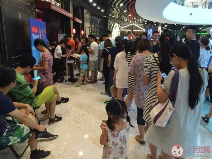 排队时人越多越想排队是你吗 游乐园和景区是如何让你心甘情愿地排长队的