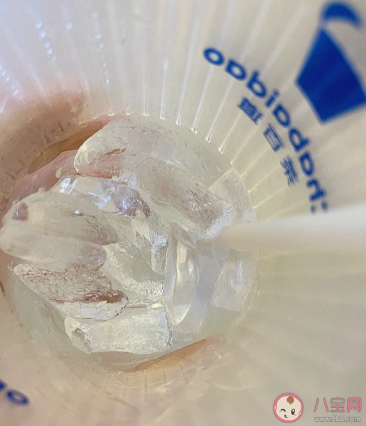 为什么奶茶店的冰块化得慢 冰块有哪些妙用