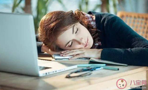 无聊的时候就容易困吗 老人很嗜睡是什么原因