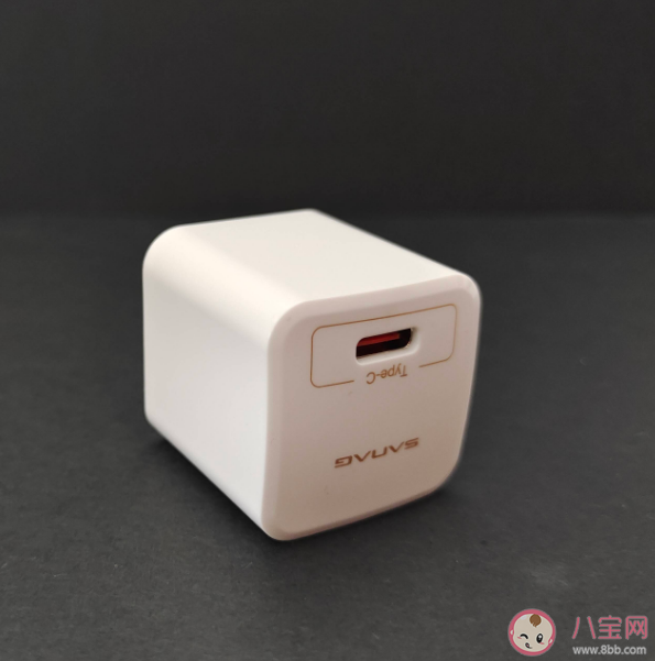 不用手机原装充电器有哪些隐患 原装和非原装的手机充电器差别大吗