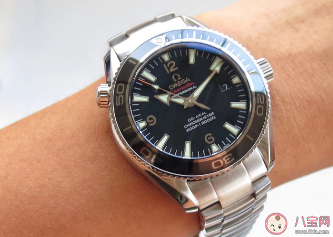 为什么越来越少的人戴机械表了 智能手表对机械表影响大吗 为什么越来越少的人戴机械表了 智能手表对机械表影响大吗