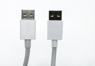 不用手机原装充电器有哪些隐患 原装和非原装的手机充电器差别大吗