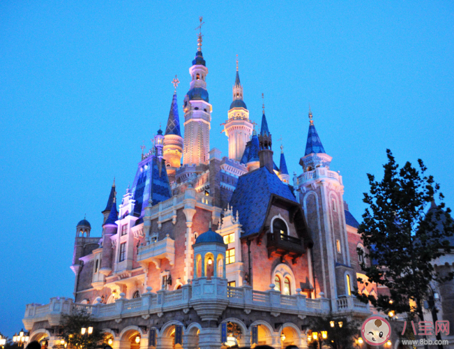 谁给了迪士尼乐园涨价的勇气 如何看待迪士尼门票价格上调