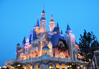 谁给了迪士尼乐园涨价的勇气 如何看待迪士尼门票价格上调