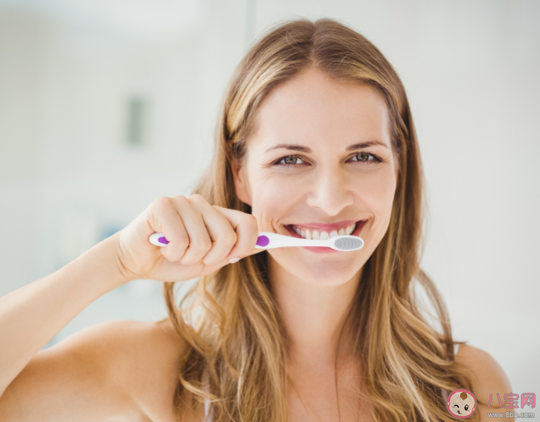 牙齿在饭后十分钟左右最脆弱 吃完饭要立刻刷牙或漱口吗 牙齿在饭后十分钟左右最脆弱 吃完饭要立刻刷牙或漱口吗