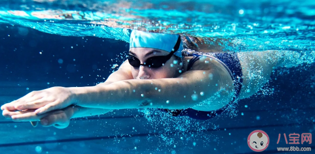 游泳肩有什么症状 游泳肩和肩周炎有什么不同 游泳肩有什么症状 游泳肩和肩周炎有什么不同