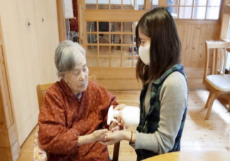 日本有娃家庭首次跌破1000万户 为什么有娃家庭越来越少了