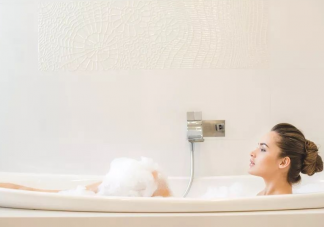 为什么不出汗也建议洗澡 夏天每天都要洗澡吗