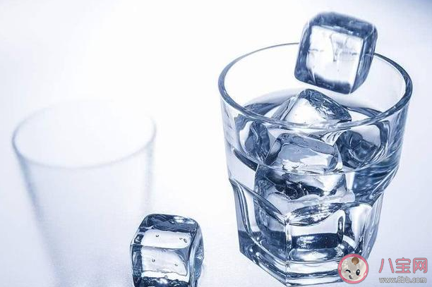 为什么人在剧烈运动后别喝冰水 冰水应该怎么喝才好 为什么人在剧烈运动后别喝冰水 冰水应该怎么喝才好