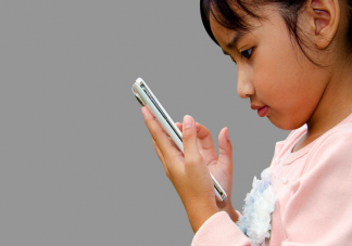 白岩松谈孩子刷手机上瘾说了什么 孩子刷手机上瘾有哪些方法