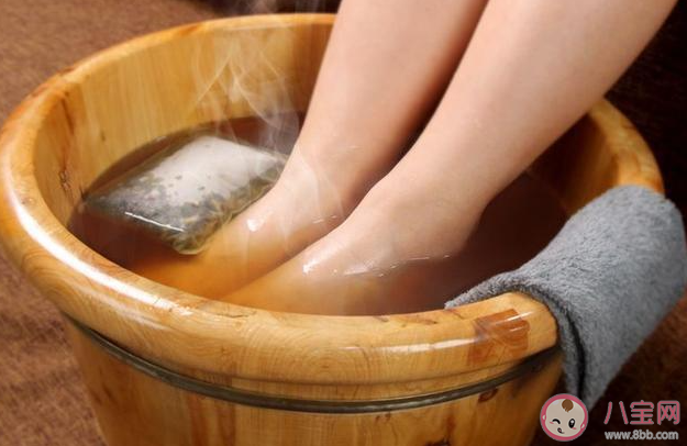 三伏天泡脚能减肥吗 三伏天泡脚有什么好处 三伏天泡脚能减肥吗 三伏天泡脚有什么好处