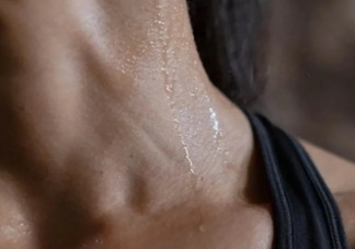 出汗时马上洗澡会感冒生病吗 夏季洗冷水澡降温吗