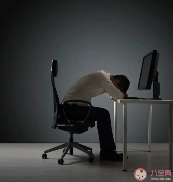 边运动边熬夜是无效健身吗 无效健身行为有哪些 边运动边熬夜是无效健身吗 无效健身行为有哪些