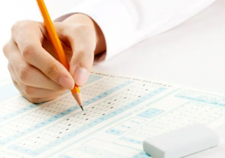 孩子只考8分家长怒怼校方是怎么回事 孩子考差了和学校有关系吗