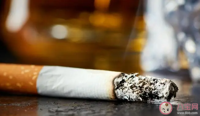 如何看待室内吸烟的行为 你反感室内吸烟的人吗 如何看待室内吸烟的行为 你反感室内吸烟的人吗