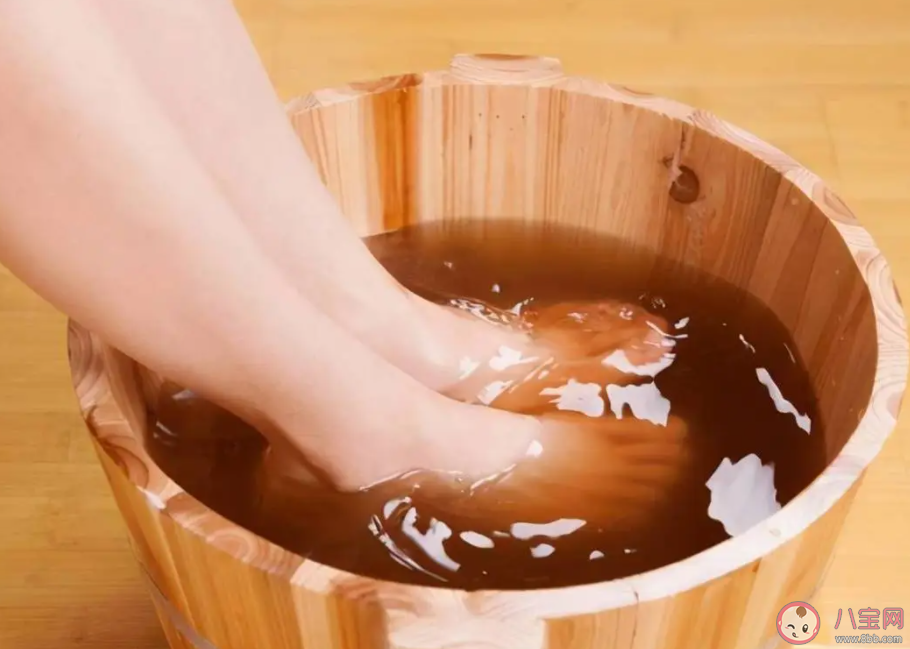 夏天泡脚有什么好处 泡脚有哪些注意事项 夏天泡脚有什么好处 泡脚有哪些注意事项