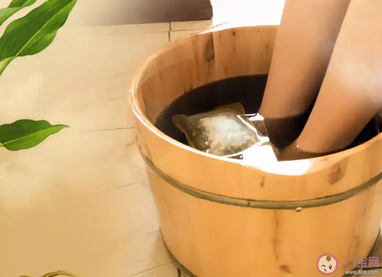 夏天泡脚有什么好处 泡脚有哪些注意事项 夏天泡脚有什么好处 泡脚有哪些注意事项