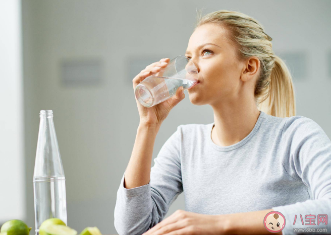 为什么一吃完饭就想睡觉 如何解决餐后犯困 为什么一吃完饭就想睡觉 如何解决餐后犯困