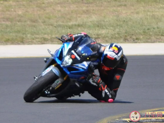 赛车手压弯为什么是安全的过弯方式 过弯有哪些倾斜姿势 赛车手压弯为什么是安全的过弯方式 过弯有哪些倾斜姿势