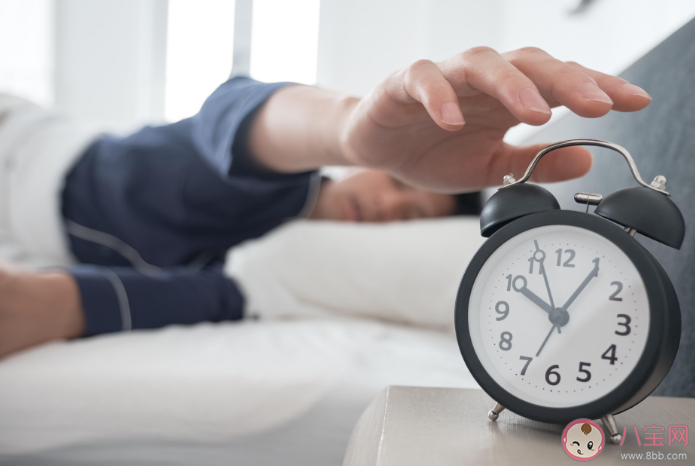被闹钟惊醒和自然睡醒身体状态有什么不同 如何正确使用闹钟降低伤害 被闹钟惊醒和自然睡醒身体状态有什么不同 如何正确使用闹钟降低伤害