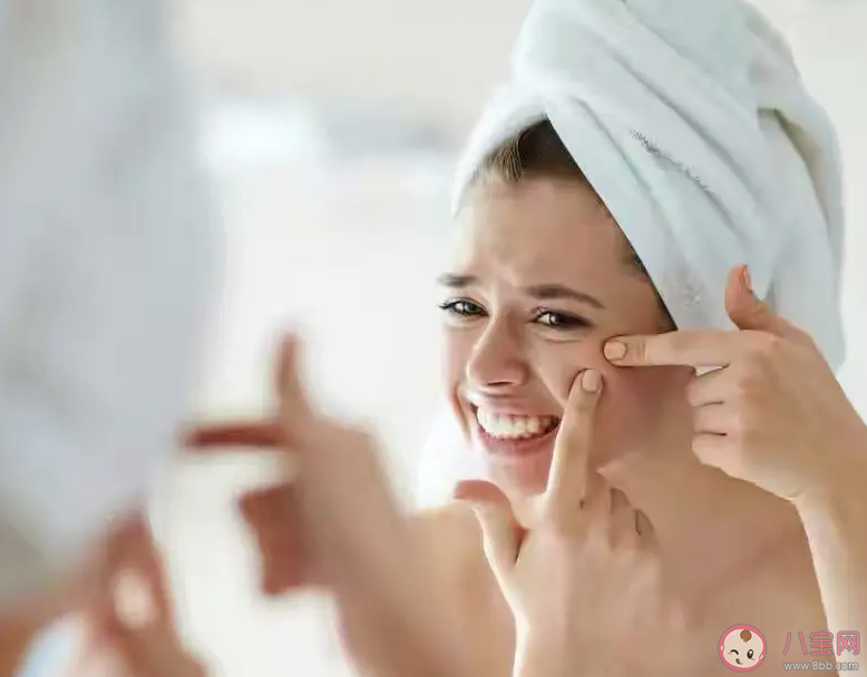 为什么来大姨妈会长痘 姨妈痘喜欢长在哪里 为什么来大姨妈会长痘 姨妈痘喜欢长在哪里