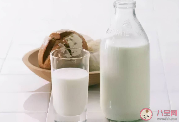 孩子喝牛奶肚子响要紧吗 喝牛奶就拉肚子可以用酸奶替代吗