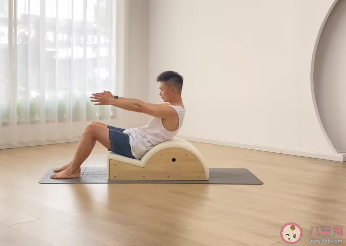 新手普拉提试试靠墙做 普拉提训练有何好处