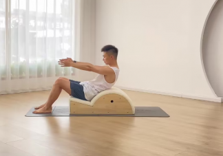 新手普拉提试试靠墙做 普拉提训练有何好处