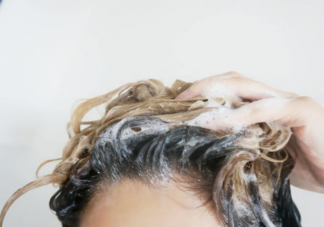 洗完头不要长时间包头发 洗完头没多久就油了怎么办