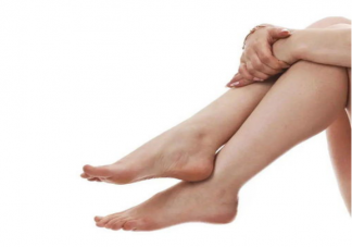 跷二郎腿会让脸变大吗 跷二郎腿会引起静脉曲张吗